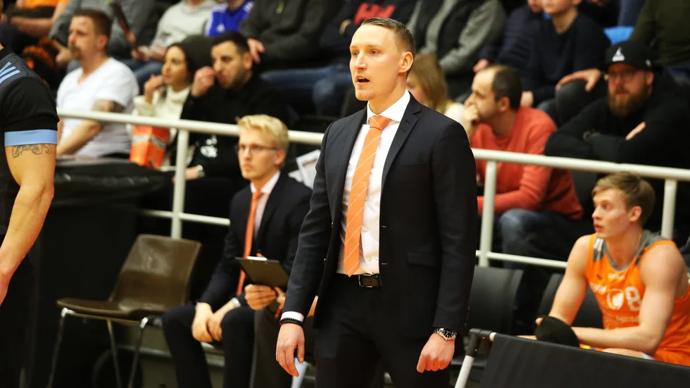 Mikko Riipinen hoppas ha träffat rätt med 25-årige amerikanen James Murray-Boyles, senast i den österrikiska högstaligan. Och mästarlaget jagar en fjärde och sista import. 