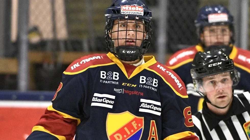 Hanna Olsson blir kvar i Djurgården, för den här säsongen i alla fall.