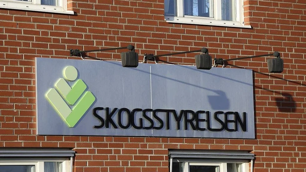 Skogsstyrelsen varslar över 100 personer och fem anställda i Norrbotten riskerar att förlora jobbet.