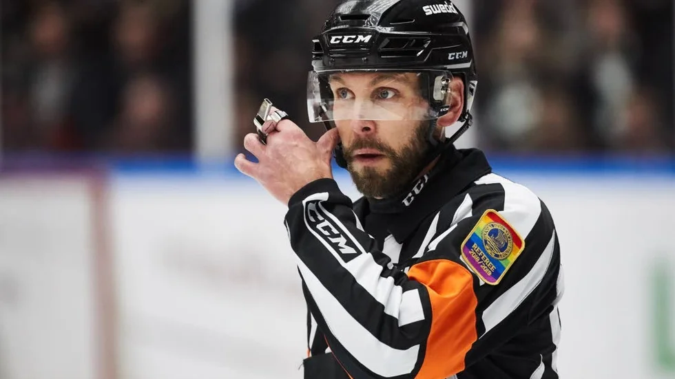 Domaren Marcus Linde ber om ursäkt efter att ha dömt bort Isac Lundeströms mål mot Rögle.