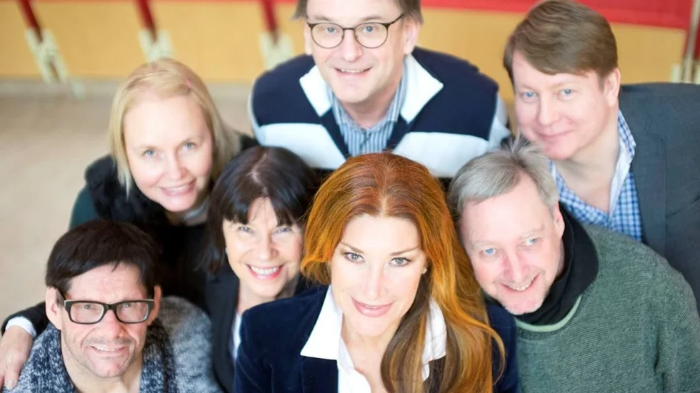 Festspelens nya vd och konstnärliga ledare Katarina Fallholm omgiven av stiftelsens styrelse: Bengt-Urban Fransson, Ann-Katrin Sämfors, Annica Nordlöf, Sven-Erik Sandlund, Bo Olofsson och Leif Lidman.