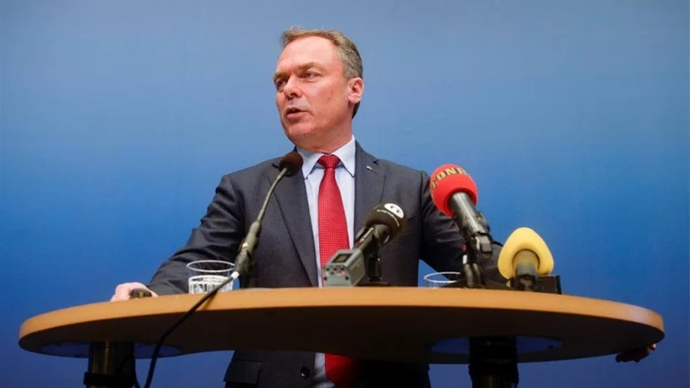 Utbildningsminsiter Jan Björklund (FP) får stöd från svenska folket för sin återförstatligandetanke, trots att  ingen vet vad ett återförstatligande skulle innebära.