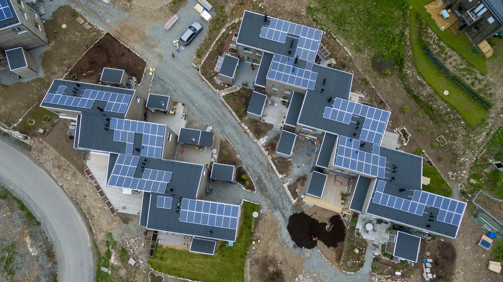 Trähus med solceller, laddstolpar och bra VA-teknik, med Gnestabor som cyklar till god buss- och pendelstågtrafik. Det är visionen när Gnestapartier listar sin miljöpolitik.