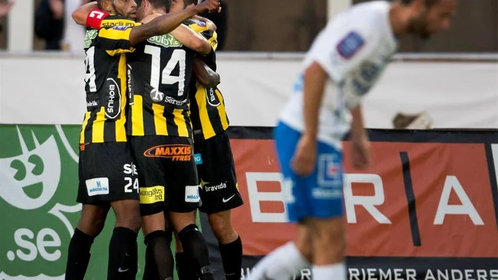 Glädje i Häcken efter Dioh Williams mål i måndagens allsvenska fotbollsmatch mellan BK Häcken och IFK Norrköping FK på Rambergsvallen. Masthias Florén deppar. 
Foto: Björn Larsson Rosvall / SCANPIX