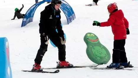 Nu i helgen öppnar Yxbacken alla sin tre backar för alla skid- och snowboardsugna. Bilden är från förra vinterns "Alla på snö"-arrangemang, som återkommer även i år, lite längre fram i vinter.