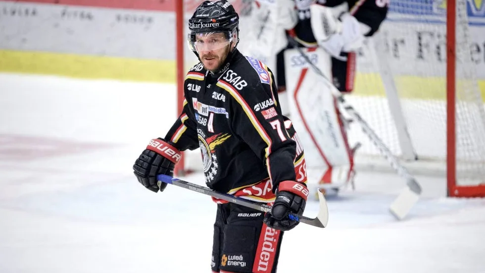 FINAL I SIKTE. Onsdag 21 december kommer Jan Sandström och hans Luleå till Piteå och LF Arena för att spela DM-final. En match som börjar med underläge 0-6 för Luleås del...