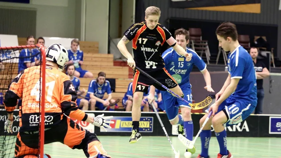 UPP I TOPP. Erik Nilsson sköt Wibax upp i allsvenskans tabelltopp när han avgjorde bortamatchen mot Tyresö i sudden-death.