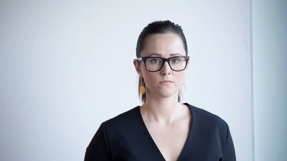 Advokat Carolina Nilsson ifrågasätter att socialnämnden presenterar nya uppgifter dagen innan huvudförhandlingen. "Det är ett otyg. Så gör man inte".