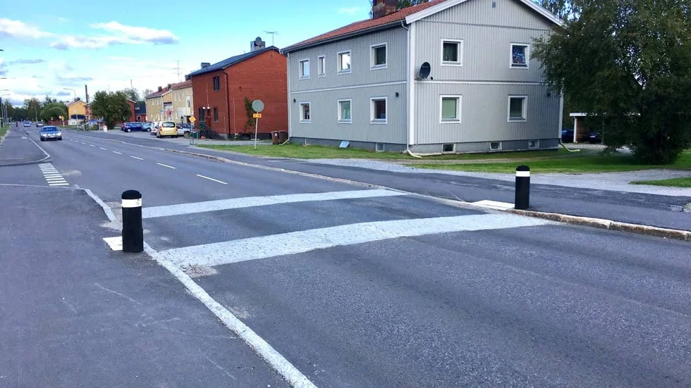 Övergångställe eller vad? Vad har stenbeläggningarna tvärs över vägen för uppgift om de inte är upphöjda? Det undrar insändarskribenten som bor i Hortlax.