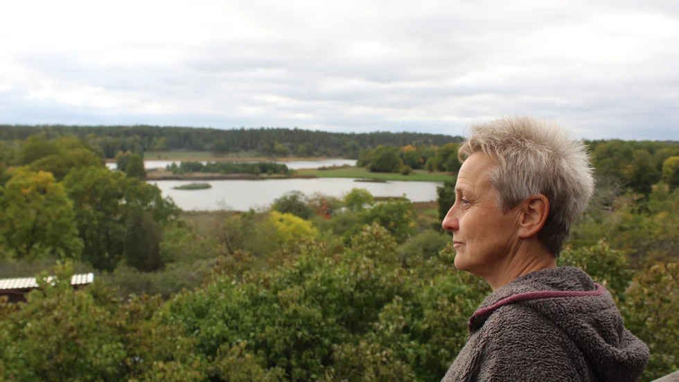 Sabine Lauschke är inte orolig för vindkraftverken på granngårdarna. Hor tror inte at friden kommer att störas på hennes Bjulebo gård.