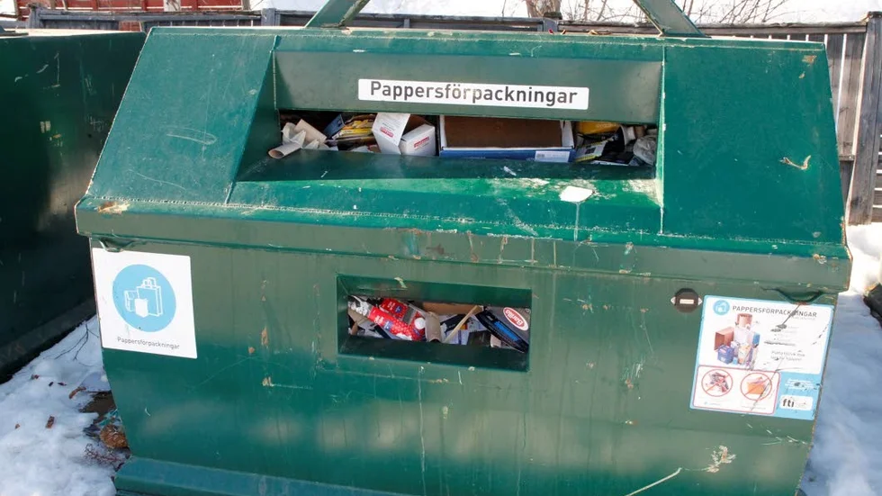 Geväret hittades instoppat i en av kontainrarna på en av miljöstationerna i centrala Älvsbyn.