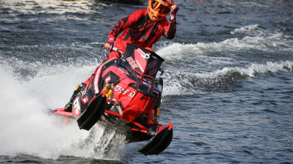 Kommunen är inte arrangör av Watercross-tävlingarna i Södra hamn, vår roll är istället att balansera de motstridiga intressena runt arrangemanget, förklarar Anders Lundkvist (S) i sitt svar till "fylleslagskritikern". (Arkivbild)