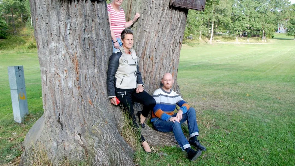 Utvecklingsområde. Ingrid Ahlström, Ingela Billström och Herman Vinterhjärta ville fotograferas i Vibjrönsparken eftersom det är ett av de områden de vill utveckla med naturvårdsinsatser.