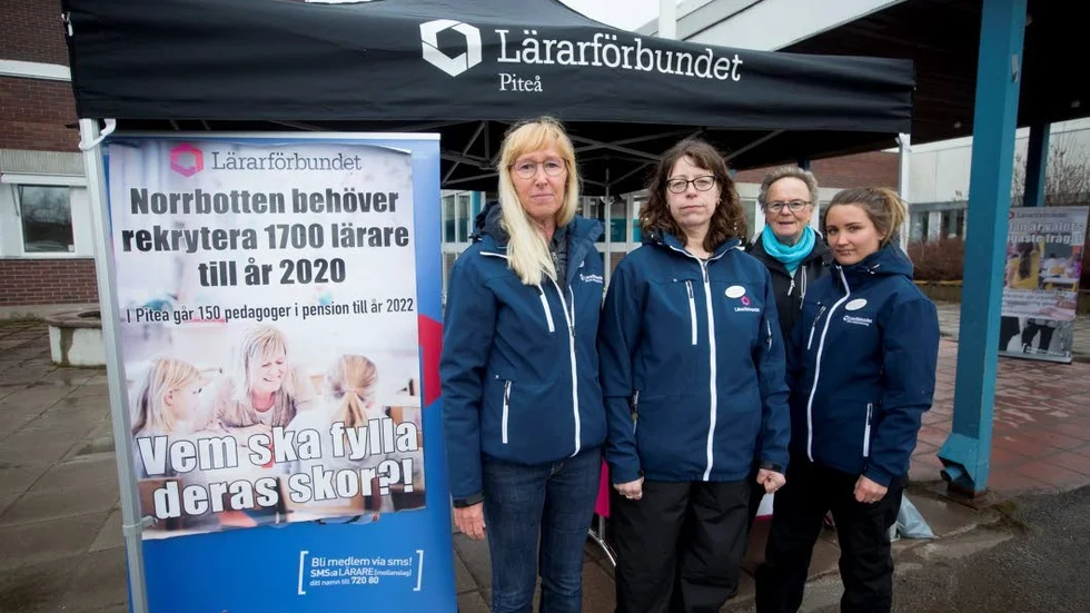 Karin Samuelsson, Jeanette Ekberg, Birgitta Gleerup och Louise Jonsson från Lärarförbundet i Piteå manifesterade för högre löner.