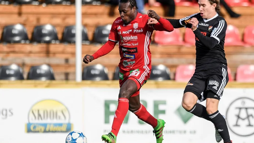 Tetteh Komey har gjort mål för Piteå IF - nu är han målskytt i IFK Luleå. (arkivbild)