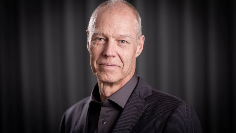 Claes Keisu, pressansvarig på SL, hänvisar till Mälartåg om pendeltågen inte fungerar. Resenärer kan söka förseningsersättning om de byter leverantör.