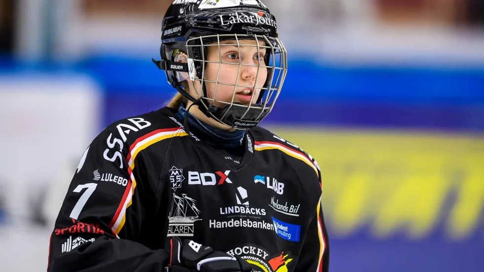 Luleå/MSSK ida boman svarade för säsongens första mål när hon avgjorde mötet mot HV71 borta.
