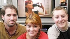 Kortfilmen Marcus och Medelhavet är klar och premiärvisas på Harrys om en vecka. Den skildrar ett tjejgäng och tre killar som möts på Harrys och vänder upp och ned på könsroller och fördomar. Några av de drivande krafterna bakom filmen är Johan Pettersson, Jonna Vanhatalo och Robert Nelson.
FOTO: ROBERT SVENSSON