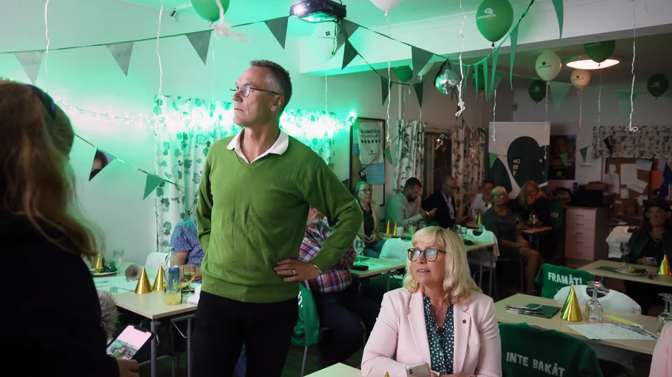 Inte så munter valvaka hos Centern valdagskvällen 2022. Lars Thomsson och Eva Nypelius i förgrunden.