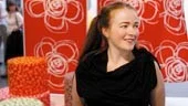 Marie Persson har samlat fjärilar, vindsnurror och såpbubblor på sina tyger, puffar och lampor.
FOTO: PRESSENS BILD