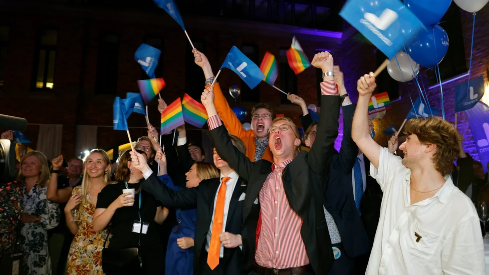 Glädjetjut på Liberalernas riksvalvaka.