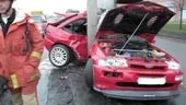 Föraren fick sladd på bilen på Packhusgatan på fredagsmorgonen. Färden slutade mot en stolpe.
FOTO: ANITA KJELLBERG