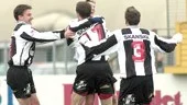 Fredrik Gustafsson bryter fram och skickar upp Norrköpingslagets tredje puck bakom Mjölbys målvakt Andreas Hennerberg. Hästen vann till slut med 41 och är därmed klart för allettan.
FOTO:ANITA KJELLBERG