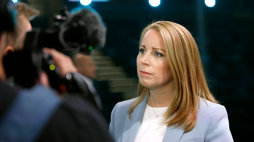 Backar. Annie Lööf och hennes centerparti blev valnattens stora förlorare och gick tillbaka mest av alla riksdagspartier. 