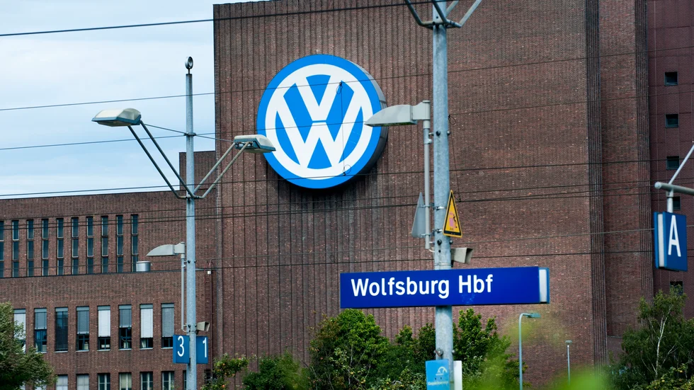 Volkswagen hade tänkt driva sina fabriker på gas, men säljer nu gasen och har kvar koldriften. Arkivbild.