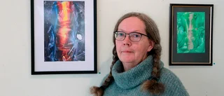 Varm strykjärnskonst utan penseldrag – Agneta fastnade för tekniken direkt: "Grejerna står oftast framme"