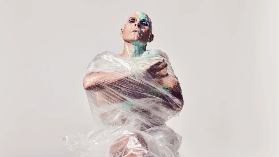 I "Drip Drop Dead" bjuder David Eriksson på svettig löpbandssadism. 
