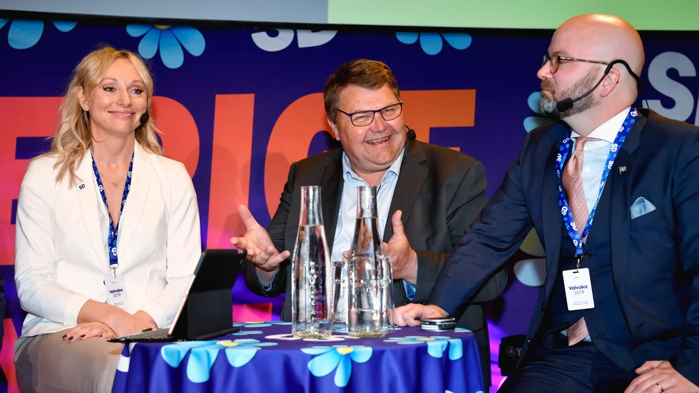 SD:s ledamöter i EU-parlamentet. De som var på plats röstade nyss för att skydda det auktoritära, Putinstödjande Orbánystemet i Ungern. SD kan väntas ha samma inställning då de med sitt inflytande över en regering försöker påverka utrikespolitiken. 