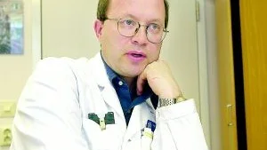 - Vi kommer inte att kunna täcka jouren i höst, säger Peter Rockborn, ställföreträdande verksamhetschef på ortopeden i Norrköping. Akuten är beroende av ortopedjouren och därför kommer man att tvingas stänga den. Vi är i ett väldigt kritiskt skede. 
Foto: Jan Forsby/Arkivbild