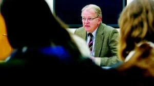 Måste social ekonomi alltid utövas av myndigheter för att inte väcka misstankar hos Hans Karlsson? Vad är det för fel på att människor tar egna initiativ och försöker få lite ordning på sina liv? Foto: Scanpix