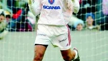 Hur ska det sluta?. Den förre Assyriska- och Sylvia-afallaren Christos Christoforidis är på väg mot grekiskt guld med AEK Aten.
Foto: Pressens Bild