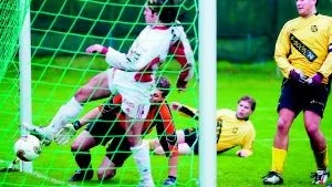 Assyriska besegrade Eneruda i kvalet förra året men föll på mållinjen. Kanske bär det hela vägen i år. 
Foto: Robert Svensson/Arkiv