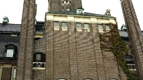 Rådhuset i Norrköping får allt fler besökare, som vi gå guidade turer i husets inre regioner.