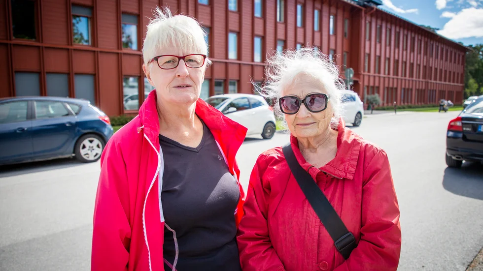Christina Ohlsson och hennes mamma Birgitta Calissendorff riktar båda skarp kritik mot Attendo Regementsgatan, där Birgittas syster bor. Förutom att de är kritiska mot själva omsorgen menar de även att boendet två år i rad gjort olagliga hyreshöjningar. 