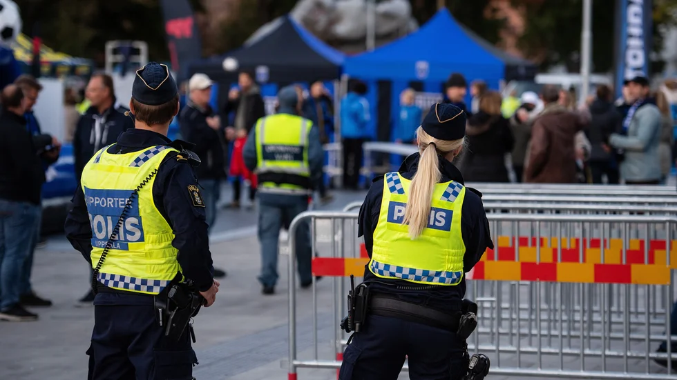 Poliser vid Studenternas vid en tidigare match. Personerna på bilden har inget men händelsen som beskrivs i artikeln att göra.