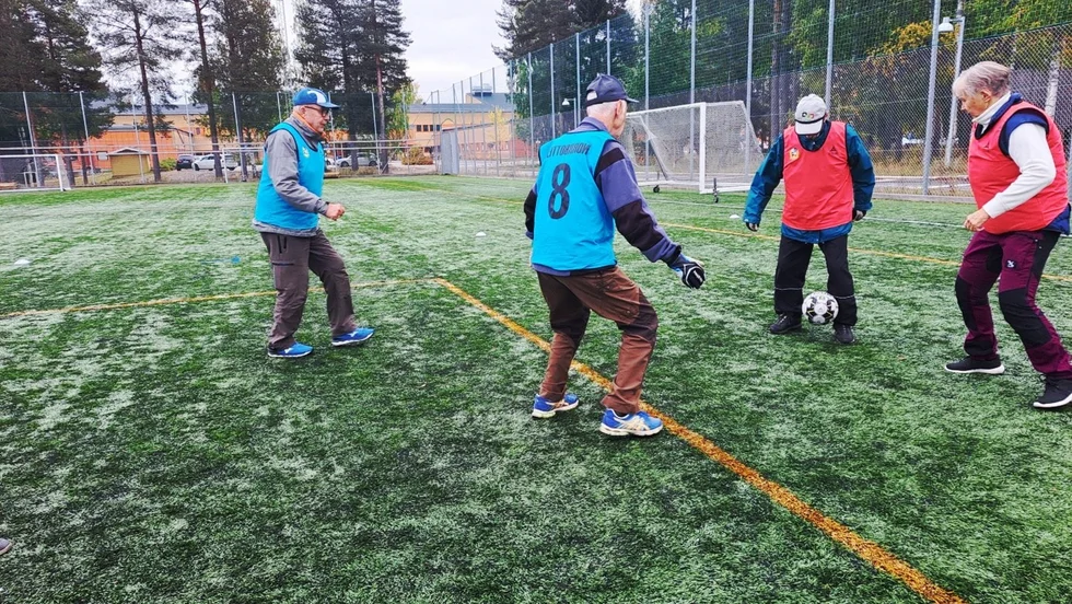 PRO Björks in action på Björkskatans idrottsplats konstgräsplan. 