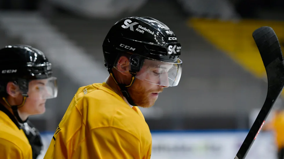 Filip Sandberg saknades under AIK:s matchförberedande träning på torsdagsförmiddagen. Till Norran säger dock Robert Ohlsson att forwarden kommer spela i kvällens match mot Luleå.