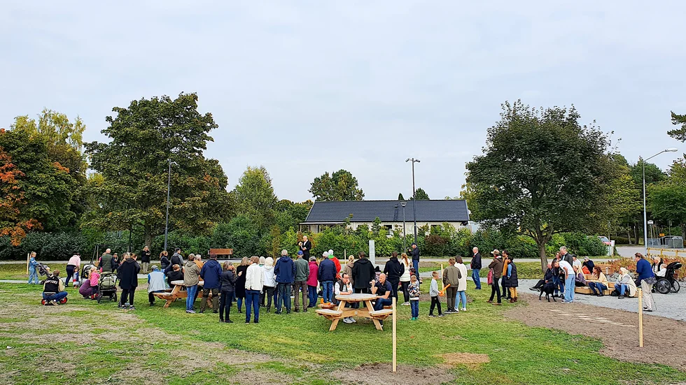 På lördagen invigdes nya Trögdsparken i Lillkyrka, med godisregn, trollkarl och grillade marshmallows.