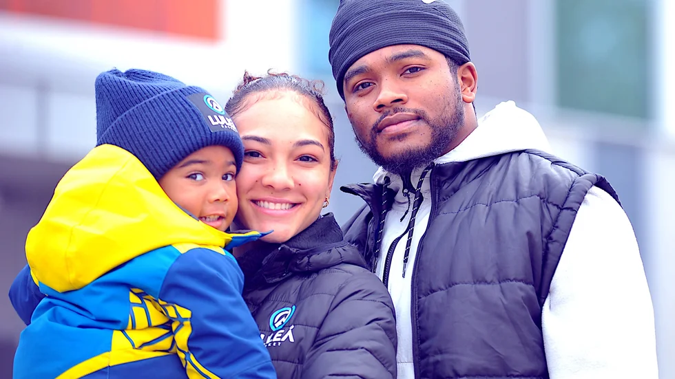 Efter flera år på olika håll i världen har nu äntligen familjen McCarthy-Williams återförenats igen. "Det blir skönt med en fast punkt i livet för oss", säger Brooke McCarthy-Williams som nu har sin man vid sin sida i Luleå.