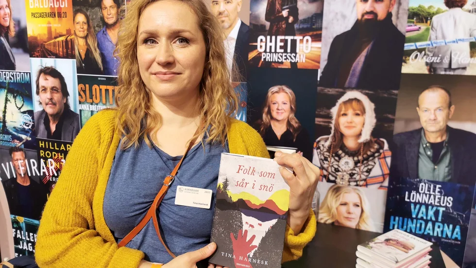 Med ”Folk som sår i snö” debuterar Tina Harnesk från Arvidsjaur. ”Det har varit otroligt roligt att vara med här i Göteborg”, säger hon. Boken har redan fått fina recensioner och nu hoppas författaren kunna skriva på heltid. 