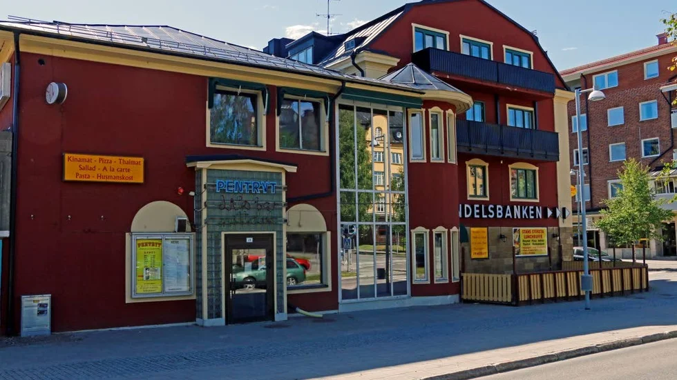 Sekretess. Företagsmäklaren kan inte avslöja hur mycket makarna Li har begärt för restarang Pentryt.