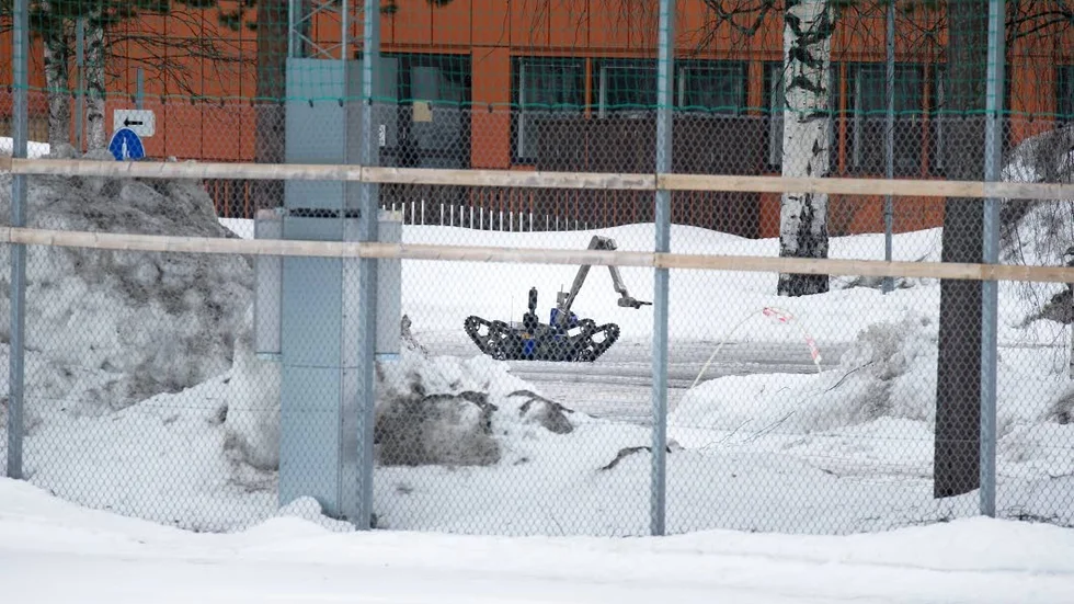 Polisens speciella bombgrupp oskadliggjorde det misstänkta föremålet som nu ska analyseras. (Arkivbild)