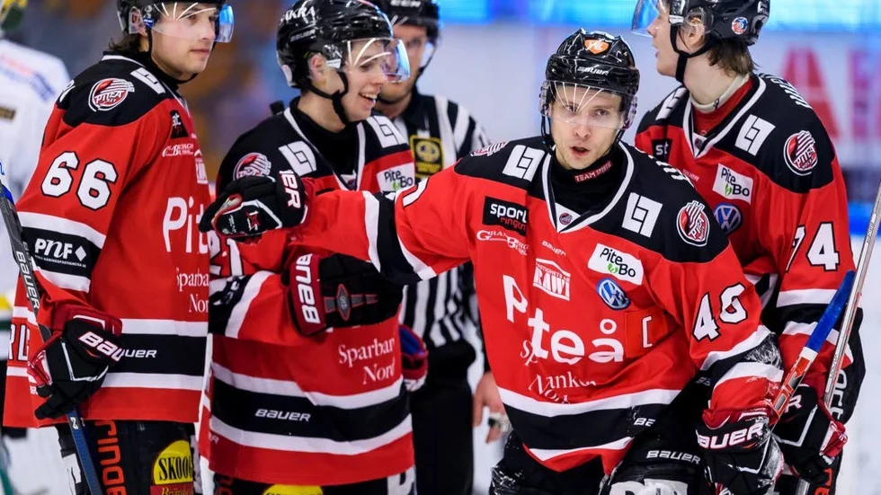 AVBRÄCK. Piteås lagkapten Magnus Isaksson (nr 40) följer inte med på resan till Visby.