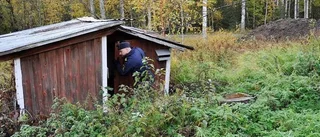 Uthus genomsökta i regnet