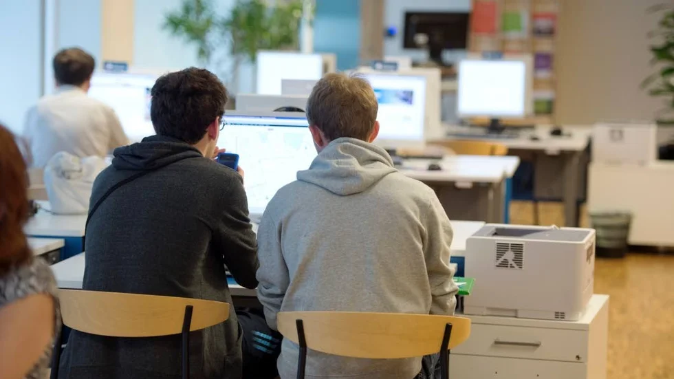 På god väg in i en lågkonjunktur ökar arbetslösheten. Inte minst bland unga. Arbetsförmedlingen är tyvärr sällan det stöd som krävs när jobben krisar.