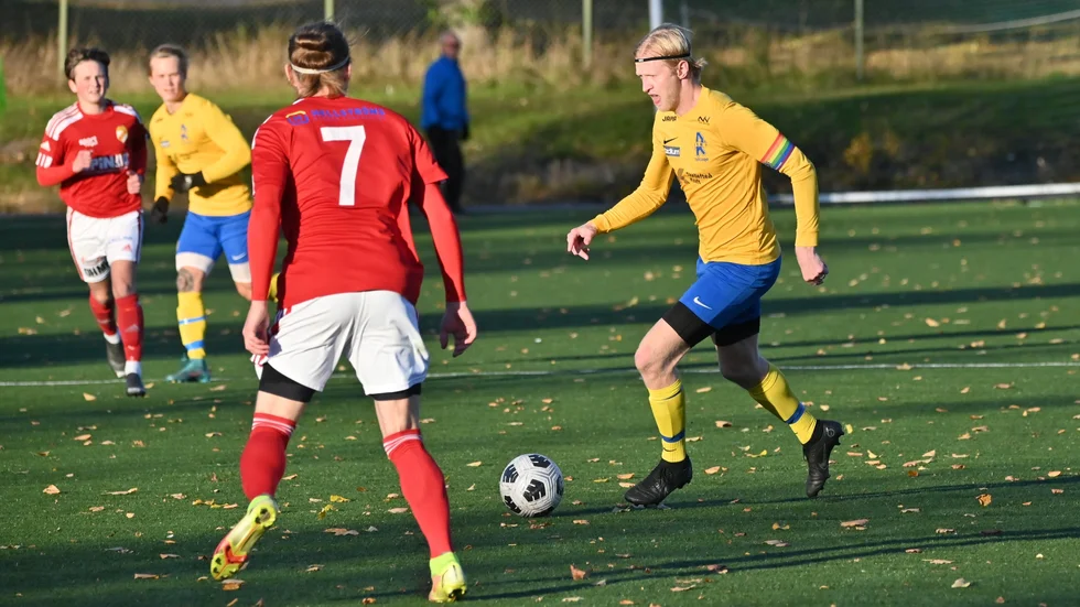 Felix Stenmark blev såväl målskytt som utvisad när Rönnskär föll stort mot IFK Luleå.